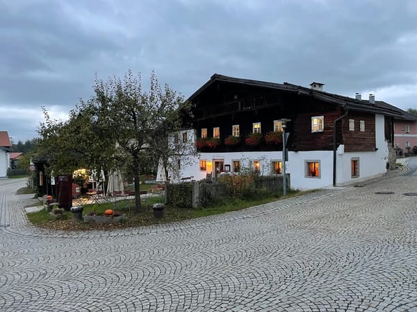 Wo der Woid noch schmeckt — das Wirtshaus zur Emerenz in Schiefweg